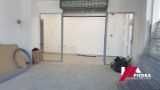 Inchiriez diverse spatiii comerciale situate pe Calea Cisnadiei , langa benzinarie 