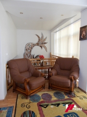 DSCN0077 Inchiriez mobilată si utilata cu piscina interioara , in apropiere de Parcul Sub Arini