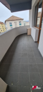 Inchiriez apartament modern de 3 camere situat central,zona B-dul General Milea, bloc din 