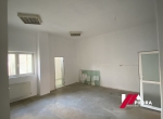 Inchiriez sațiu comercial cu vitrina situat in zona strazii Semaforului ,70m